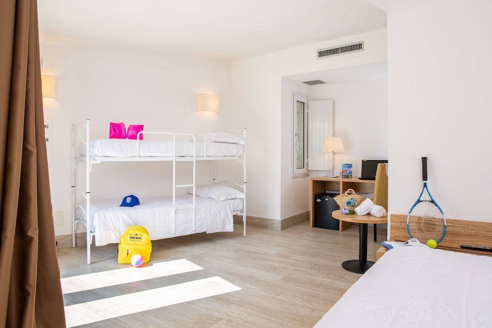 Quadruple Room (2adults +2children)