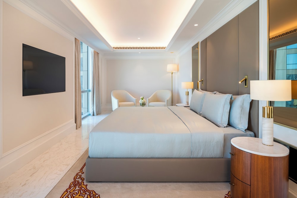 Royal City Suite photo 2