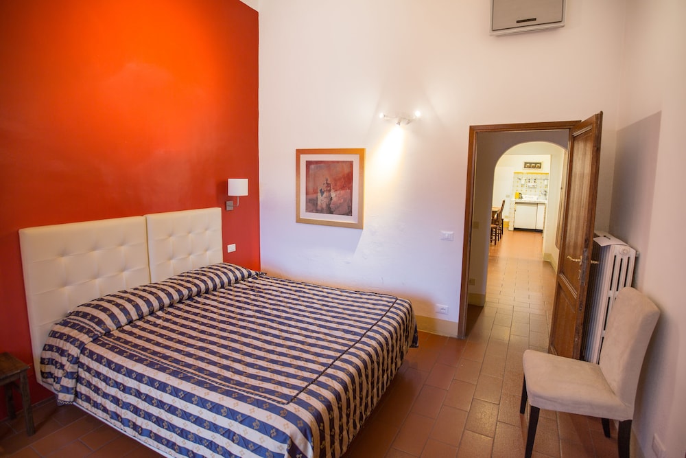 Executive Suite, Refrigerator & Microwave