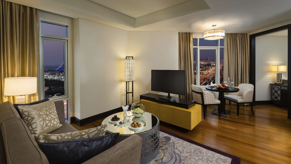 Executive Suite - Lounge Access including Afternoon Tea, Evening Cocktail Hours.