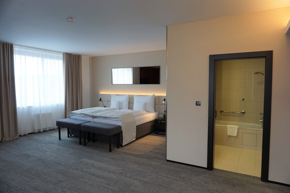 Suite, 1 King Bed, Non Smoking - Photo 10
