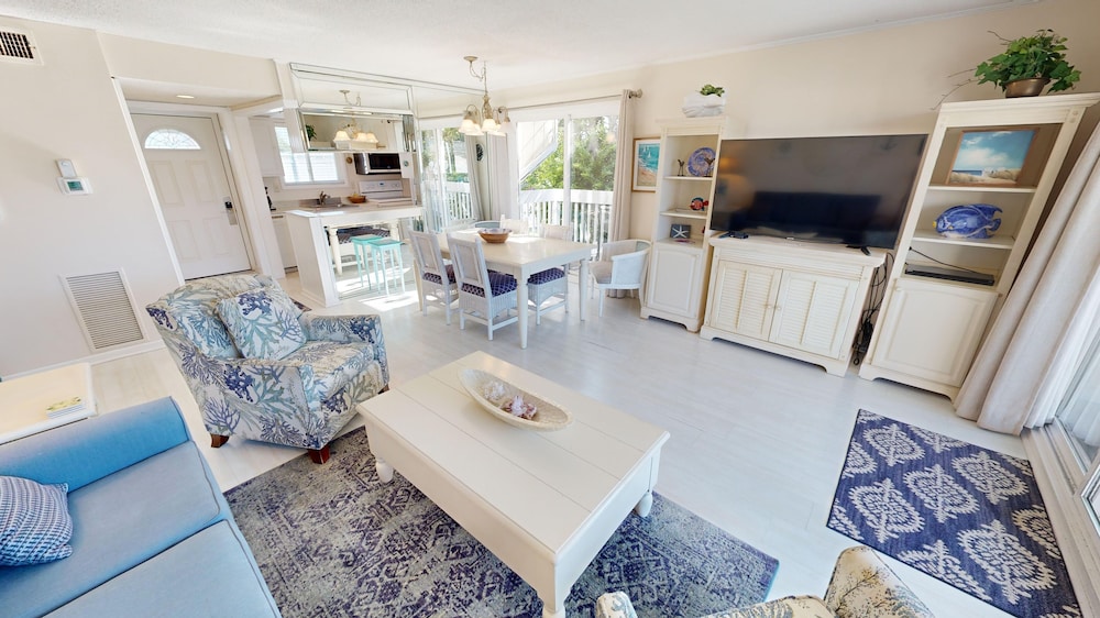Condo, 2 Bedrooms