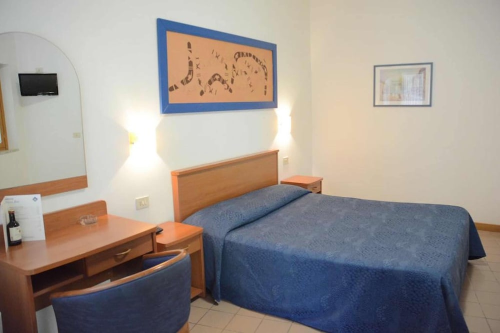 Economy Double or Twin Room photo 3
