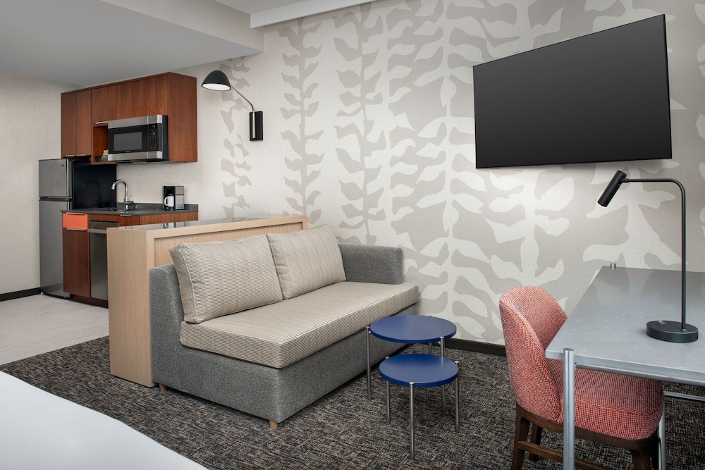 Studio, 1 King Bed with Sofa bed (Hearing Accessible) - Photo 5