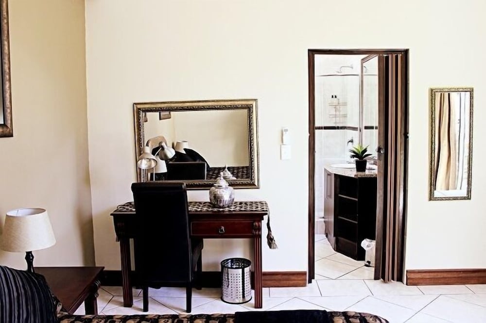 Royal En-suite 7 photo 2