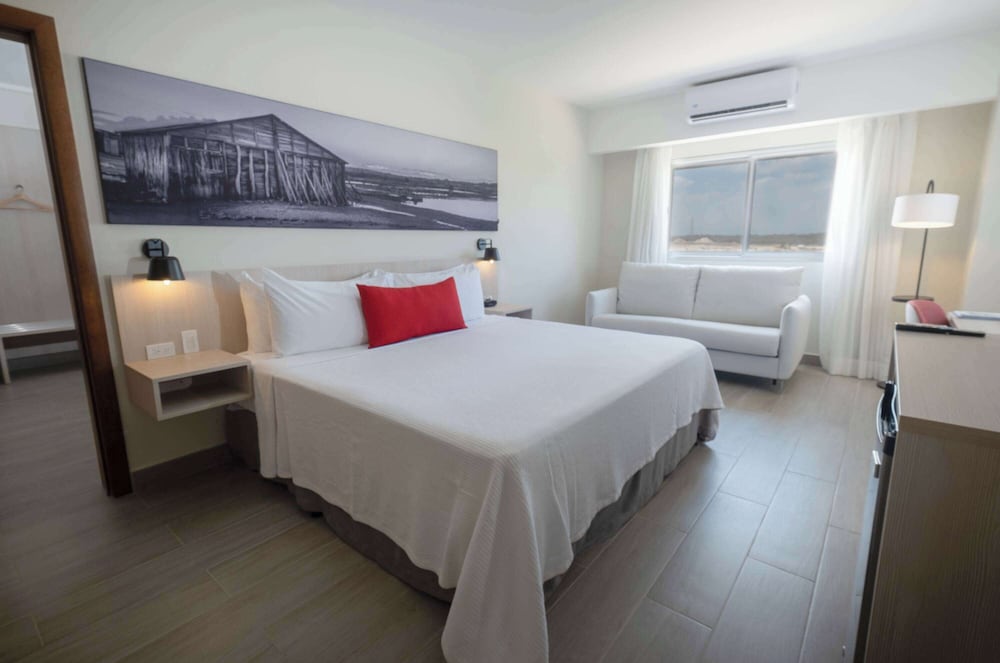 Business Room, 1 King Bed with Sofa bed, Non Smoking photo 3
