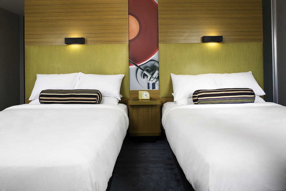 Room, 2 Queen Beds (Mobility Accessible, Transfer Shower) photo 3