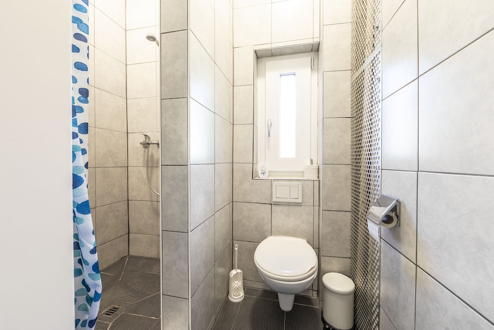 Basic Double Room, Non Smoking (Yellow Inn 21) - Photo 10