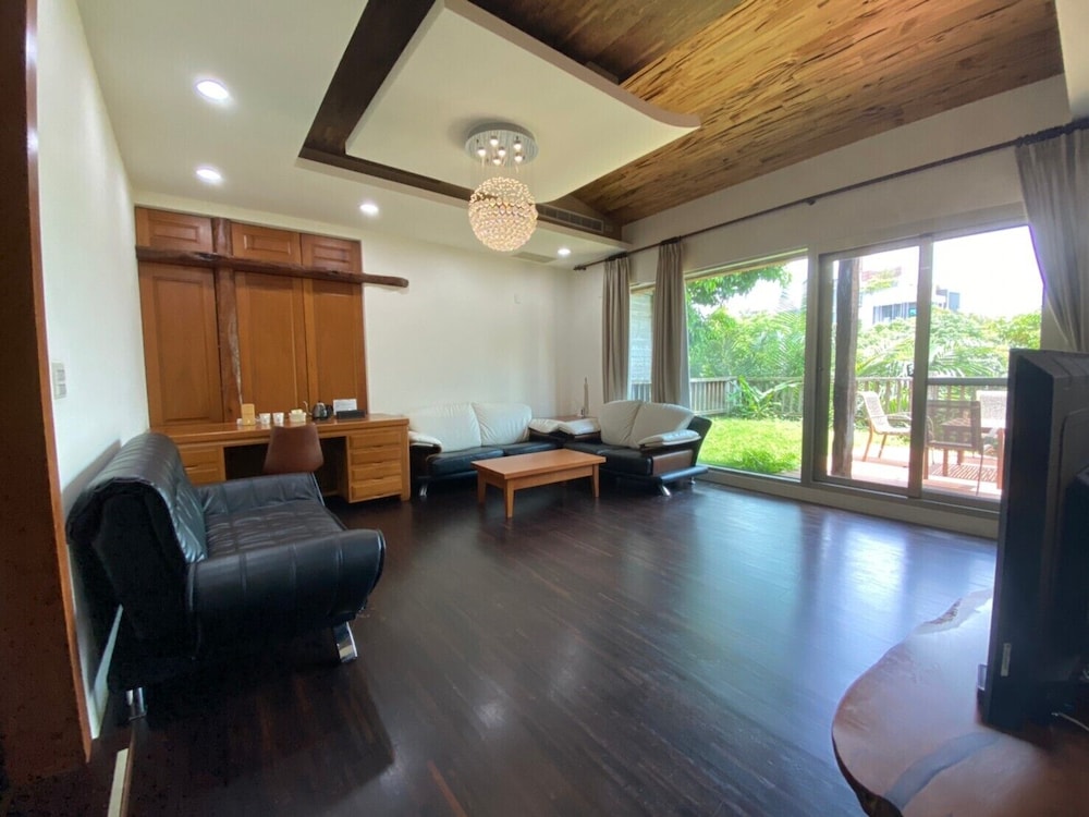 Family Room photo 1