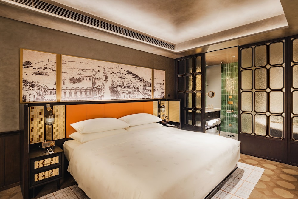 Luxury Room, 1 King Bed, City View