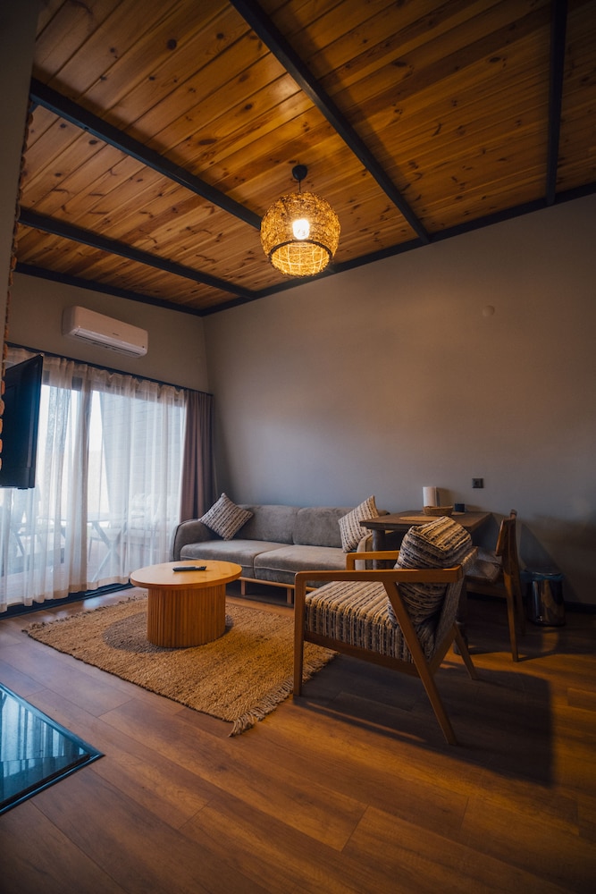 Junior Garden Villa with Heated Pool - Photo 1