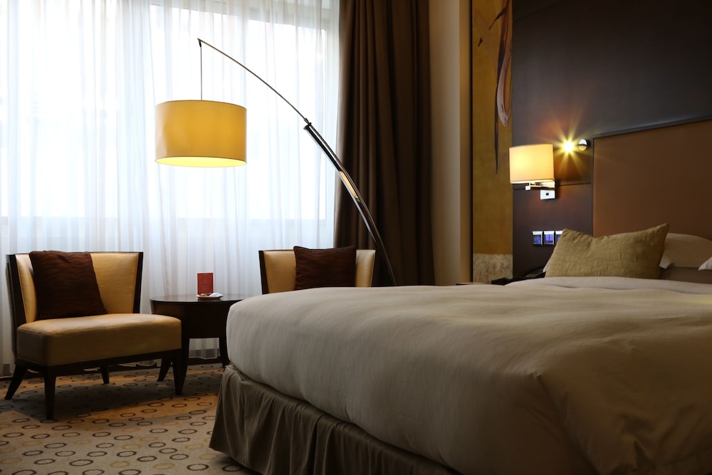 Superior Room, 1 King Bed photo 3