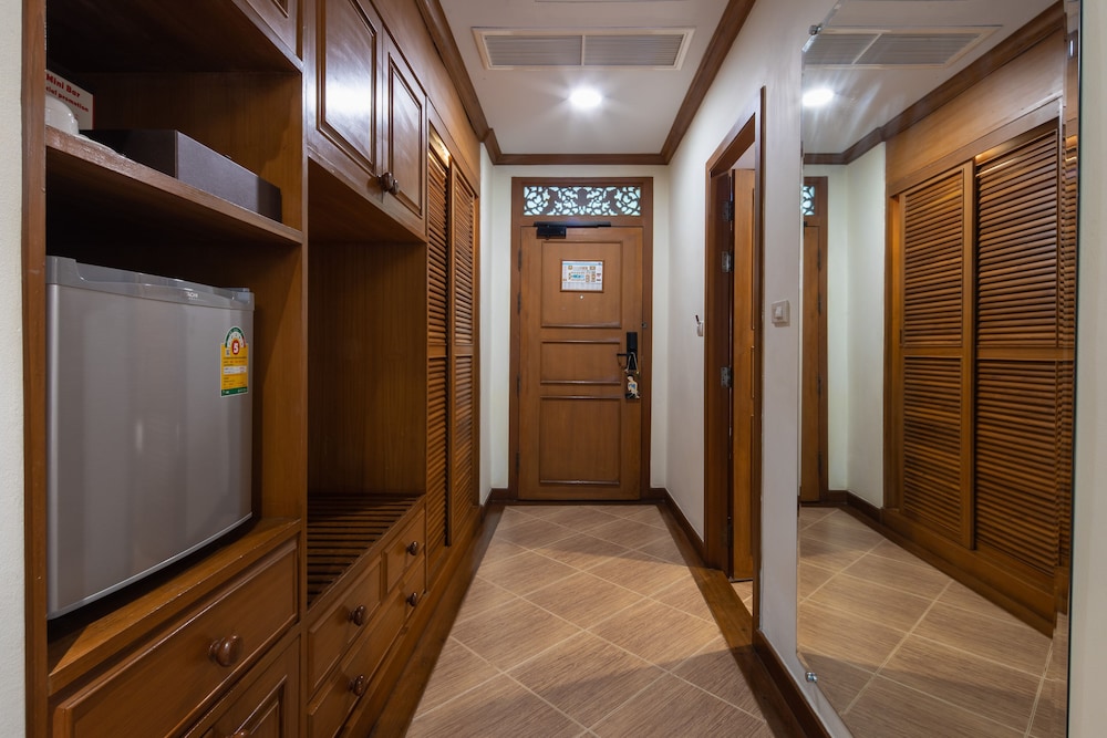 Deluxe Room, 1 King Bed, Pool Access (Lanna) - Photo 17