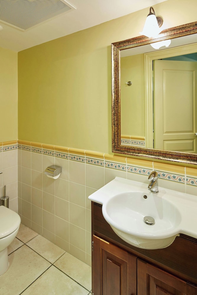 Room, 3 Bedrooms - Photo 11