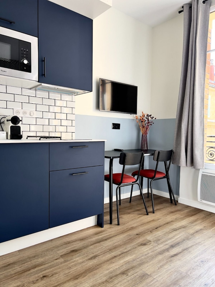Medium Studio with Kitchen photo 2