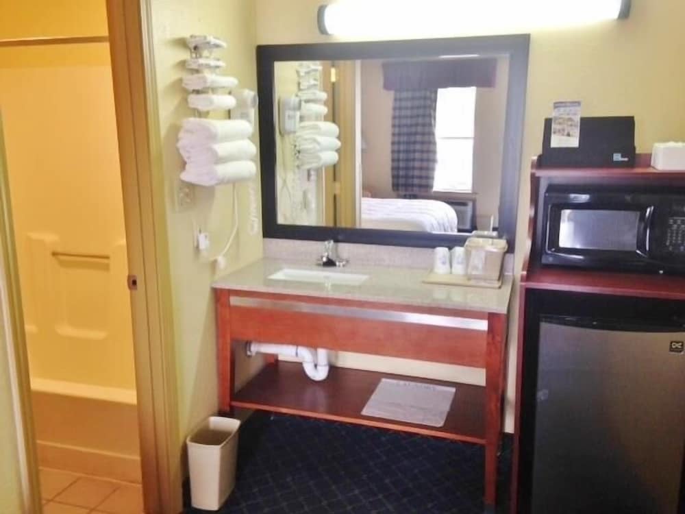 Room, 2 Double Beds, Non Smoking - Photo 4