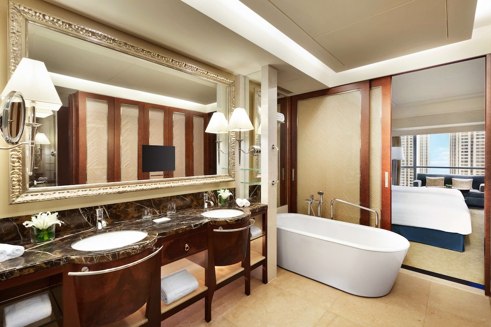 Valley Wing, Premier Room, 1 King Bed (Access to the Valley Wing Lounge) - Photo 2