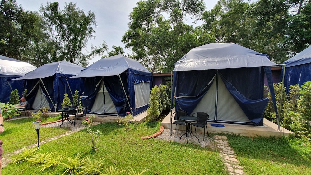 Double Tented Room - Photo 4