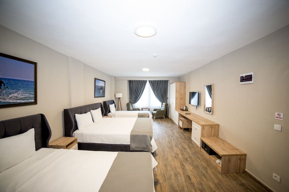 Deluxe Quadruple Room - Photo 2