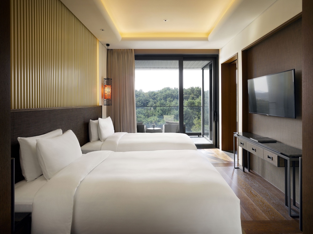 [MaisonBox] Twin Premium Mountain View Room(4+ nights):F&B Credit 50,000 KRW/night + Laundry Service