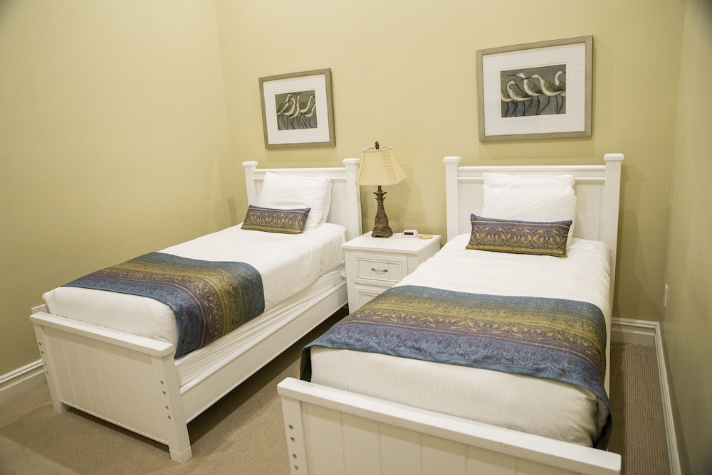 Luxury Condo, Multiple Beds, River View photo 3