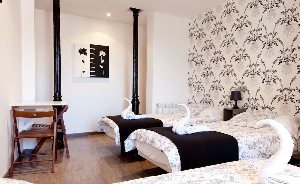 Triple Room, Private Bathroom - Photo 8