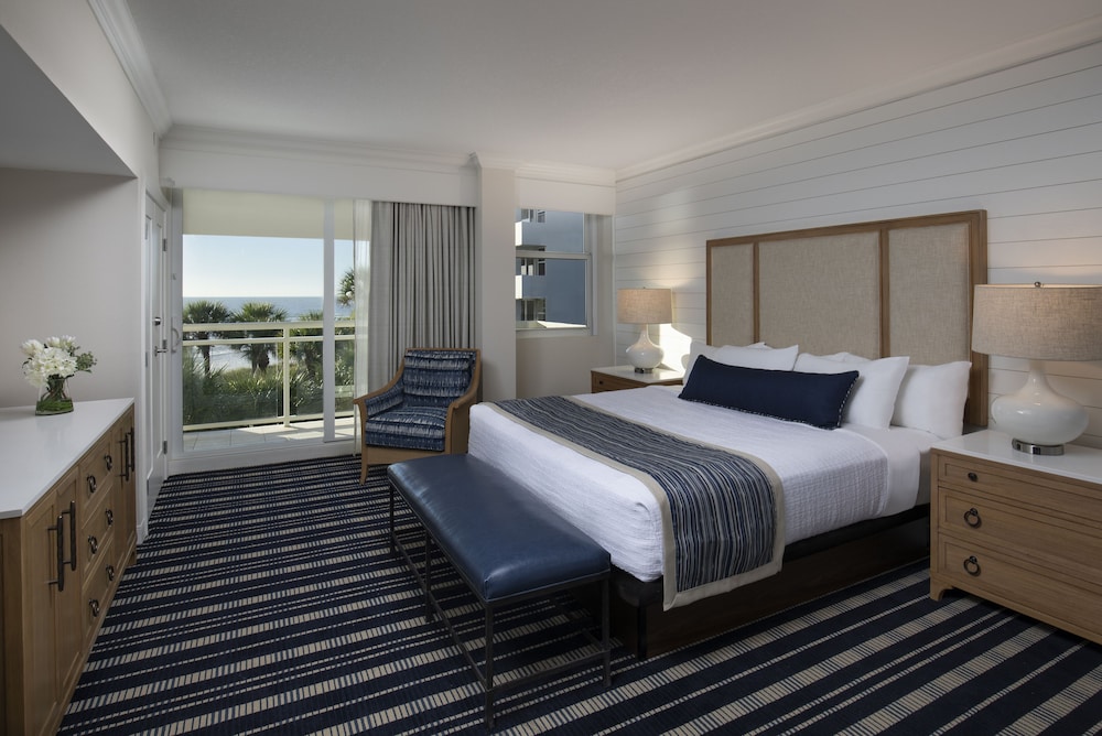 Room, 1 King Bed, Beach View photo 3