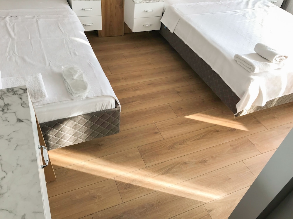 Economy Triple Room photo 2