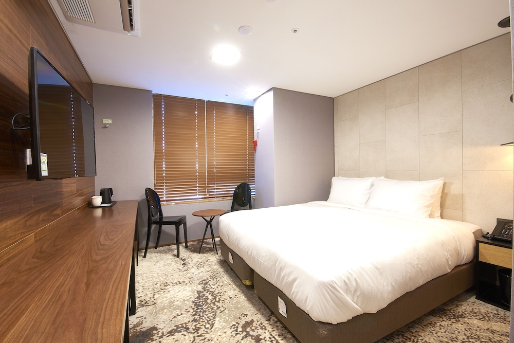 Run of House (Room Type Randomly Assigned) photo 2