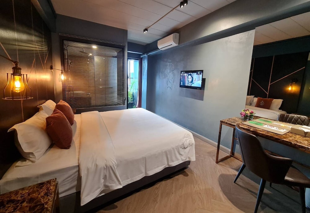 Delta Executive (King Bed) photo 1