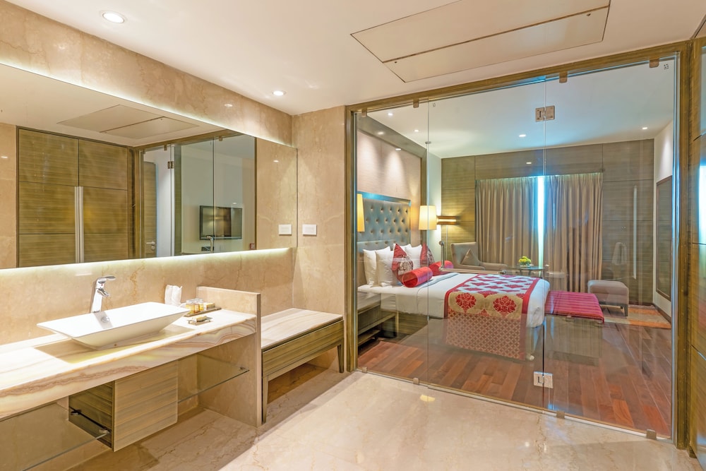 Suite, 1 King Bed photo