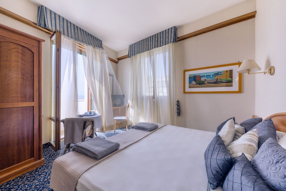 Standard Suite, Sea View photo 2