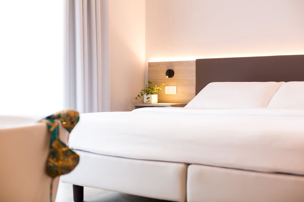 Deluxe Room, Balcony - Photo 5