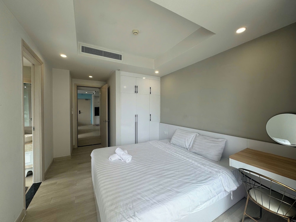 City Apartment, 2 Bedrooms, Ocean View