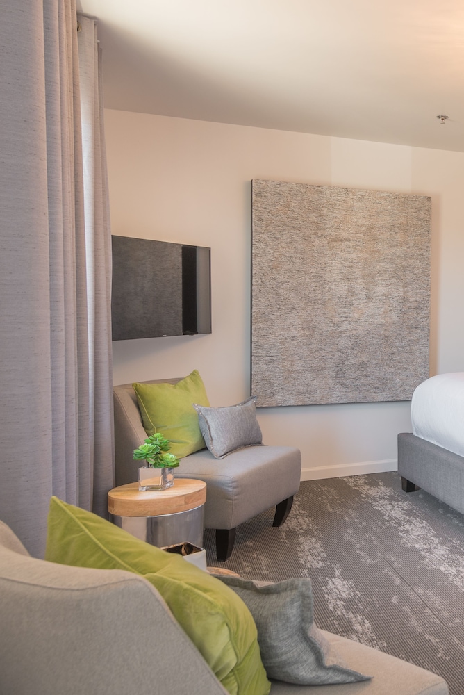 Deluxe Room, 2 Queen Beds - Photo 1