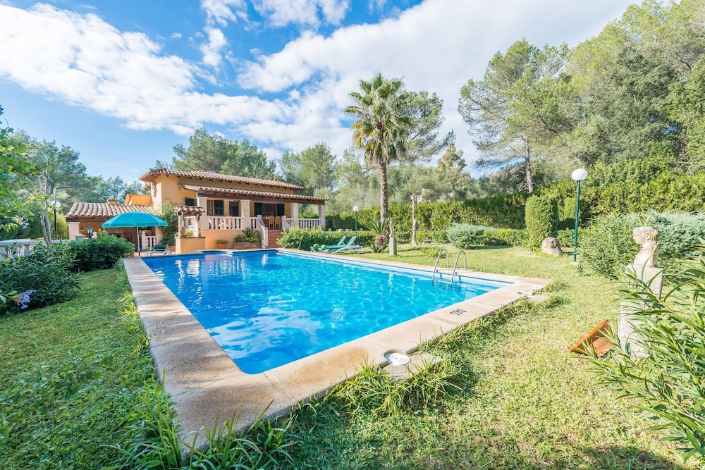 Villa photo 2