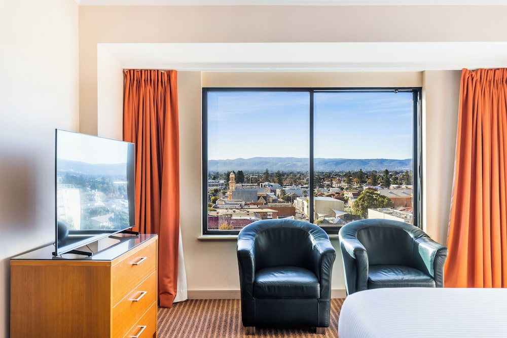 Suite - City View - Photo 5