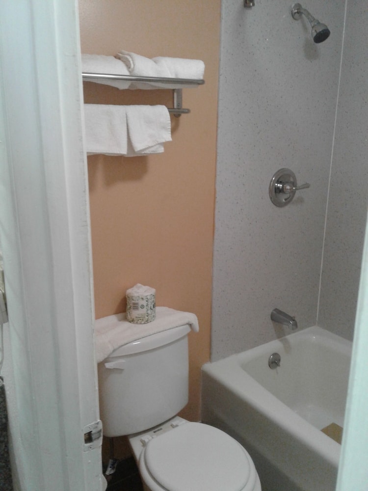 Standard Room, 2 Double Beds, Non Smoking photo 3