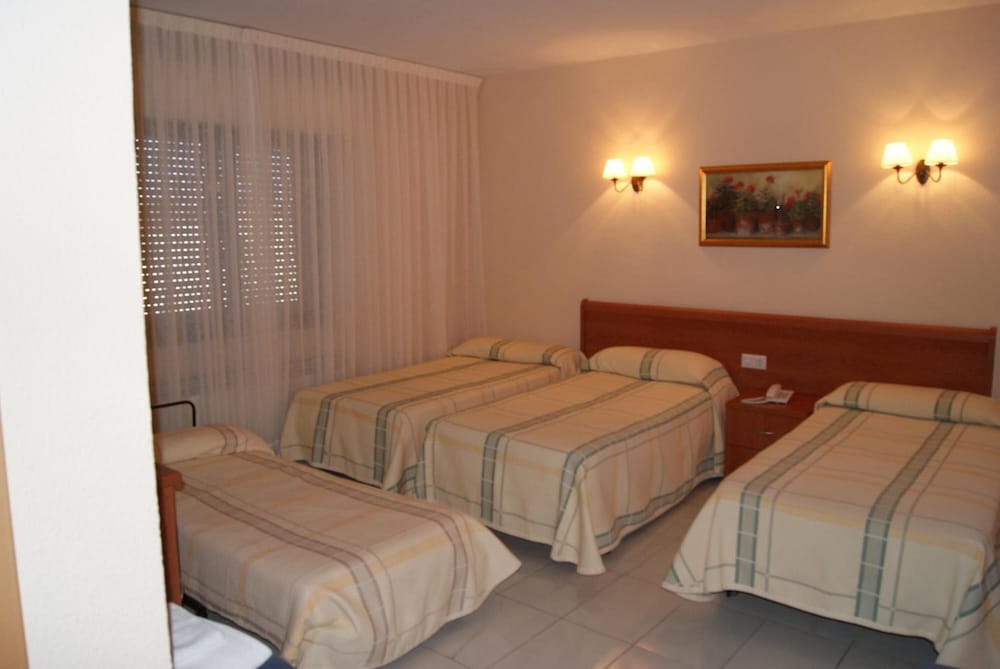 Standard Quadruple Room - Photo 1