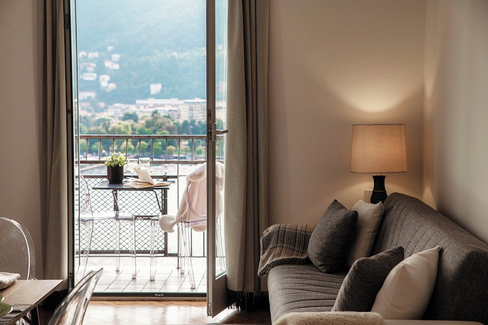 Condo, Lake View