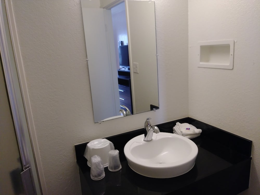 Standard Room, 2 Double Beds, Non Smoking - Photo 4