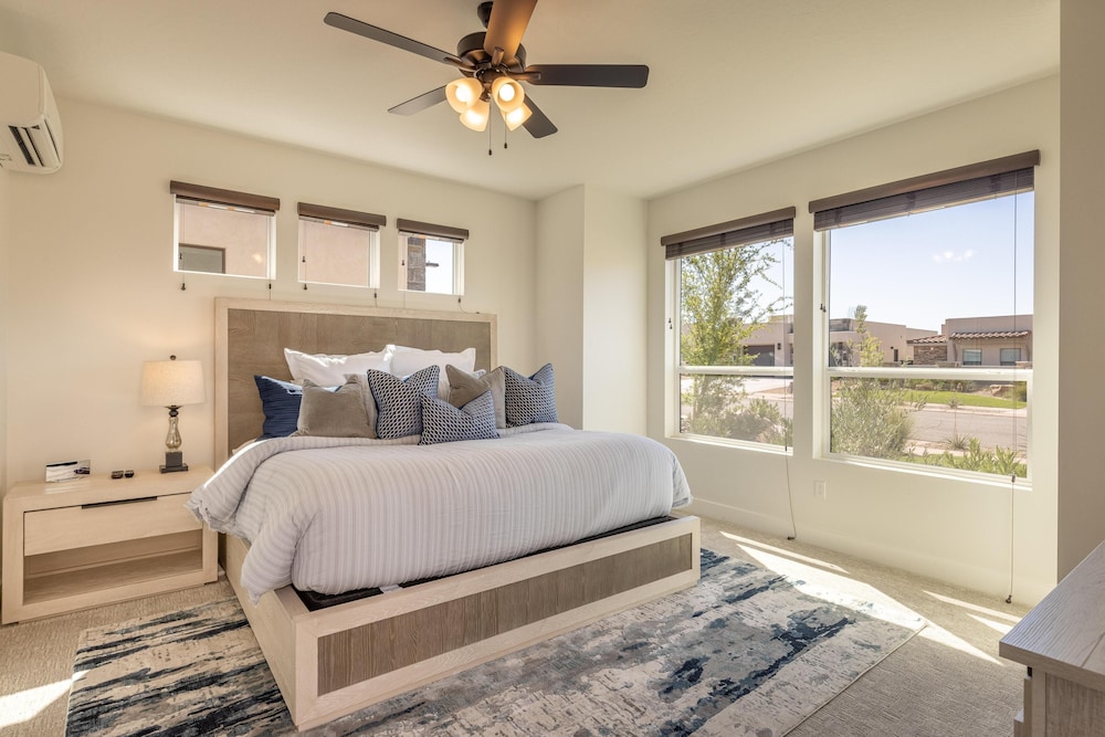 House, Multiple Beds (Sunny Daze)