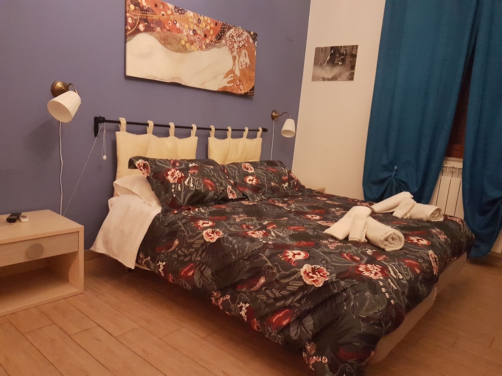 Triple Room (Blu) photo 3