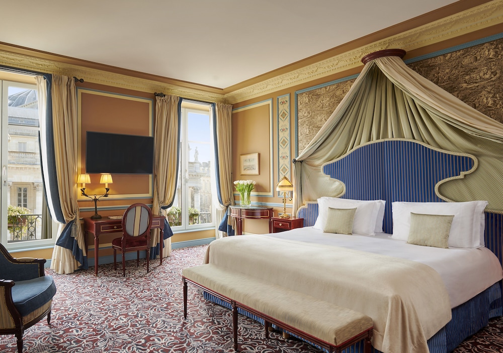 Junior Suite, 1 King Bed, Accessible (Opera View) - Photo 1