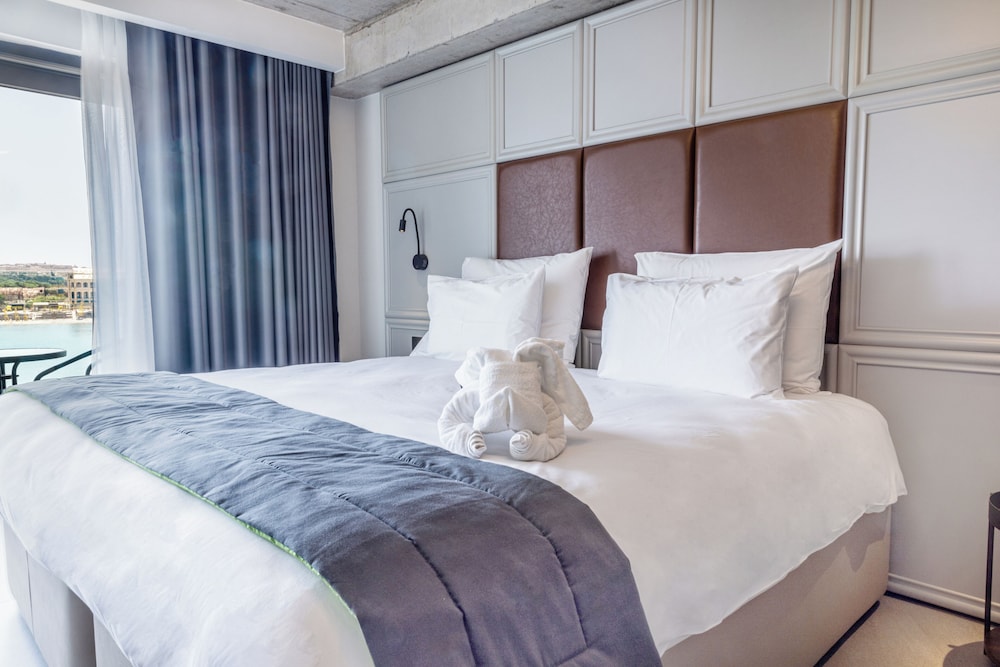 Deluxe Double or Twin Room, Sea View - Photo 10