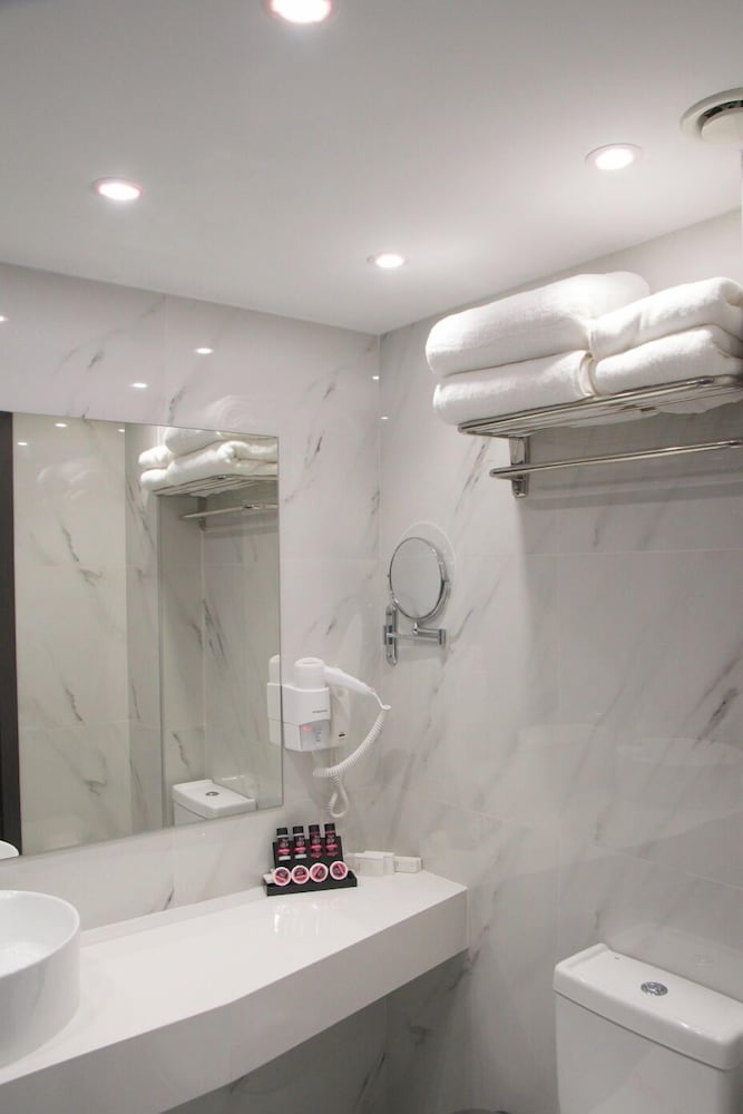Standard Room, 1 Bedroom thumbnail 5