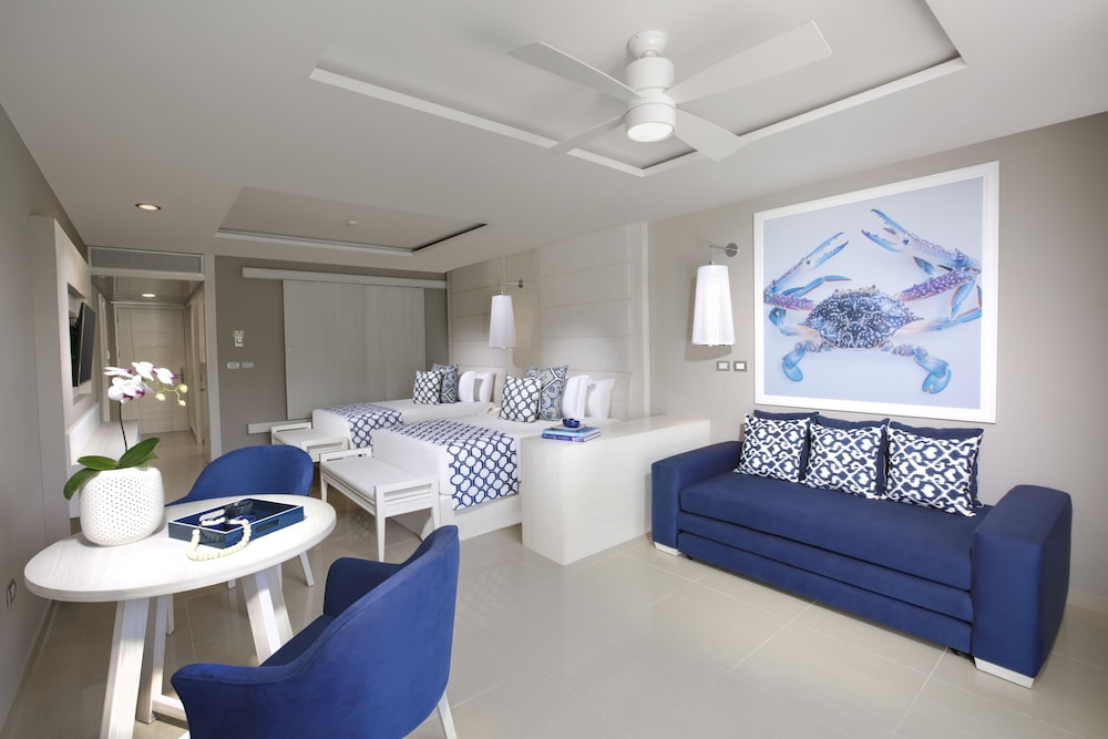 Deluxe Junior Suite - Photo 2