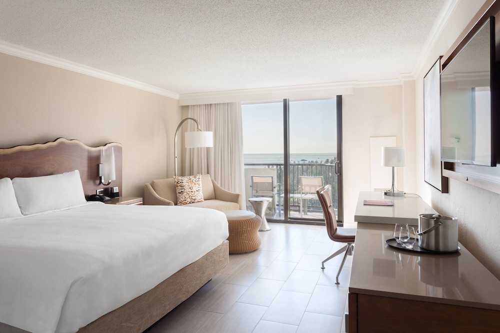 Seaside Suite (Hearing Accesible)