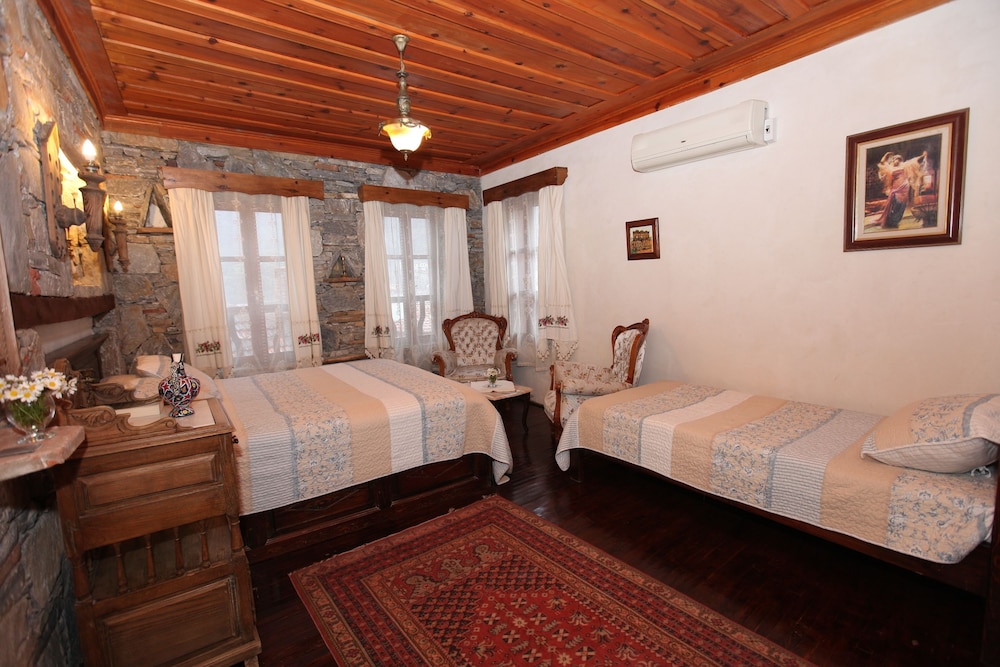 Triple Room - Photo 1
