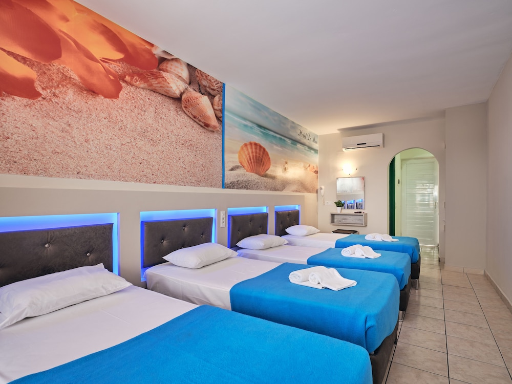 Quadruple Room - Photo 2